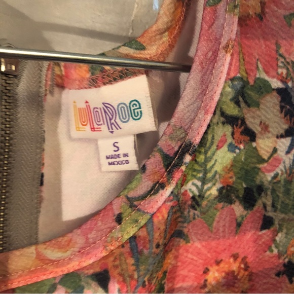 LuLaRoe spring Amelie dress . Size  S. With pockets 🌸 - Picture 4 of 8